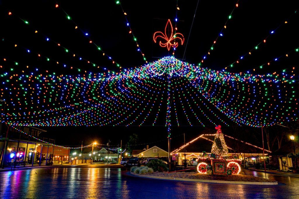 The 30 Christmas Light Displays in America Hood MWR