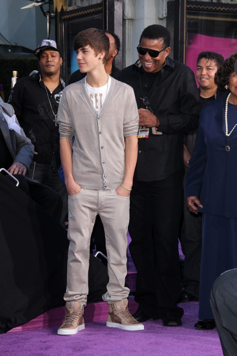 Justin Bieber Height How Tall Is The Canadian Singer Hood MWR   Justin Bieber Height4 800x1200 