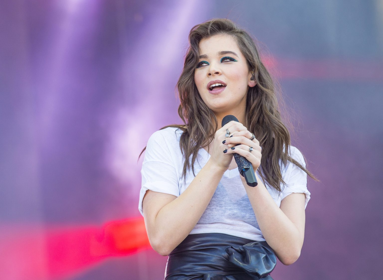 Hailee Steinfeld Height: How Tall is The American Actress and Singer ...