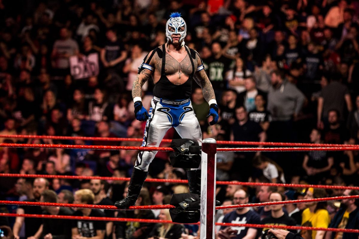 Rey Mysterio Height: How Tall is The American Professional Wrestler ...