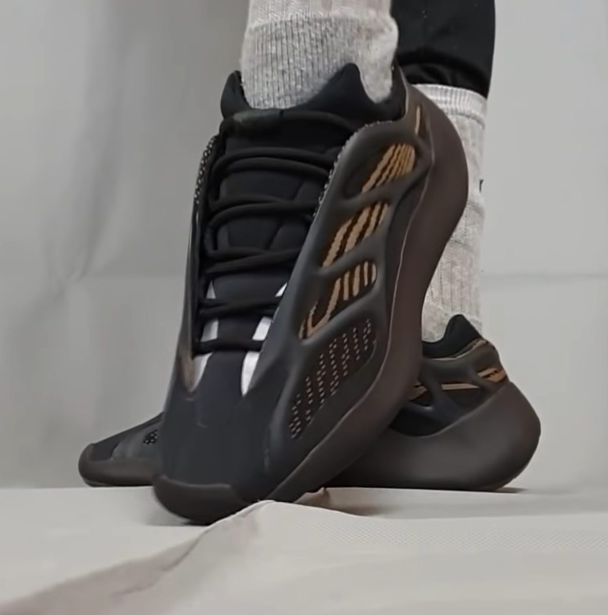 Adidas Yeezy 700 Size Charts US, EU and UK Conversion Hood MWR