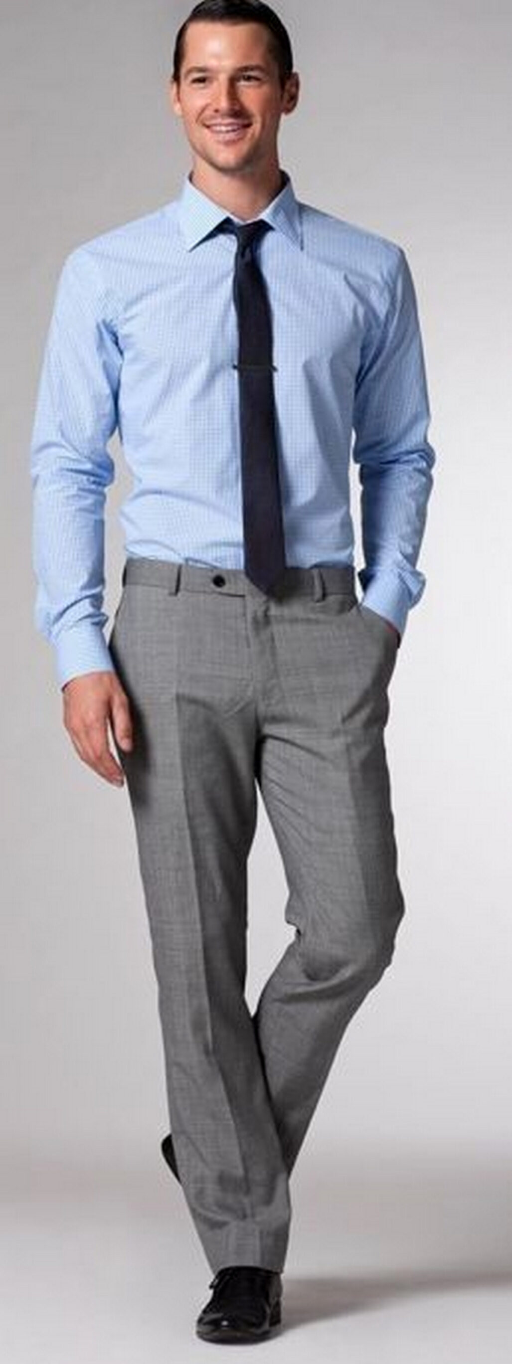 What color pants matches with a gray shirt? - Quora