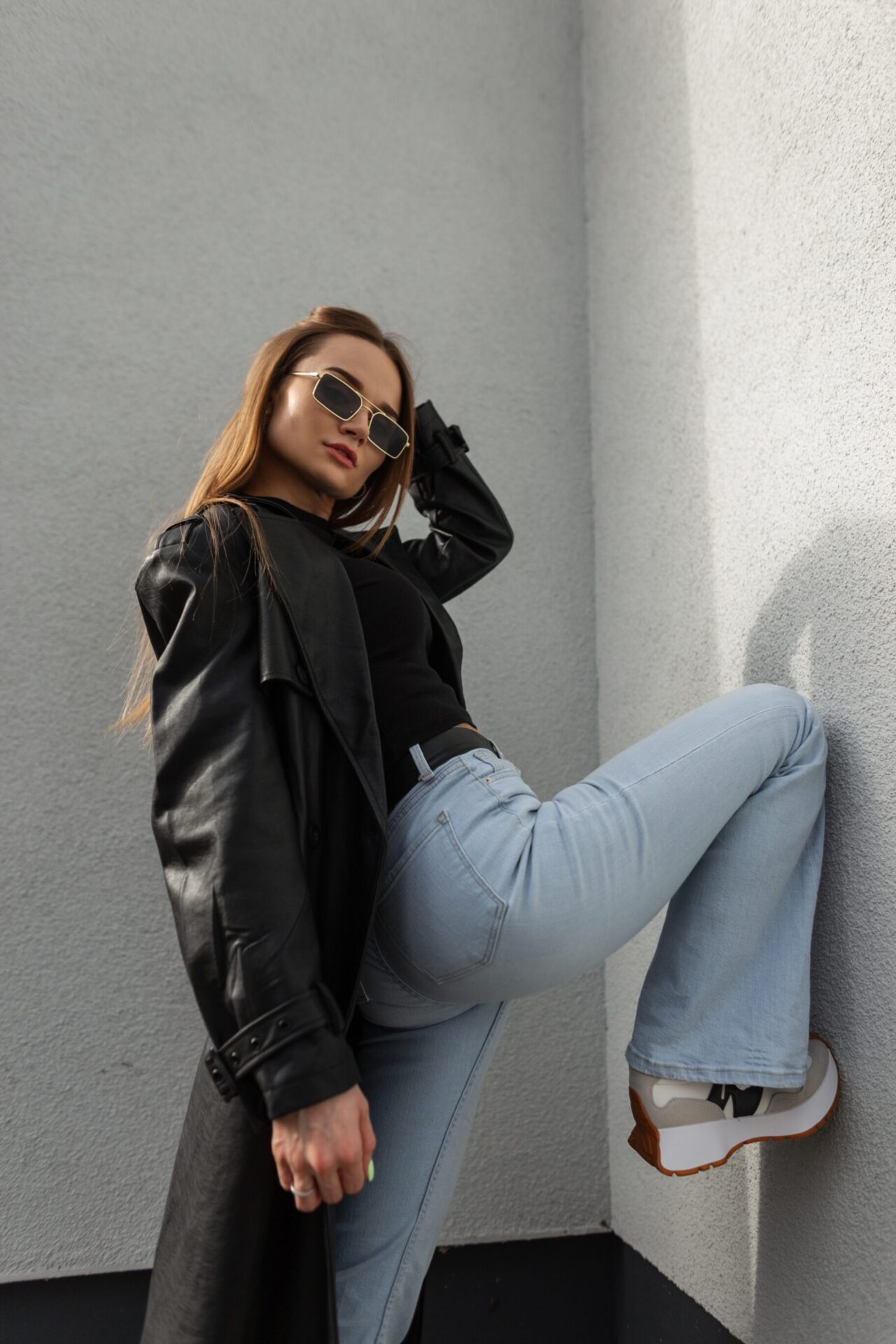 30 Outfit Ideas to Wear With Flare Jeans 2023 - Hood MWR