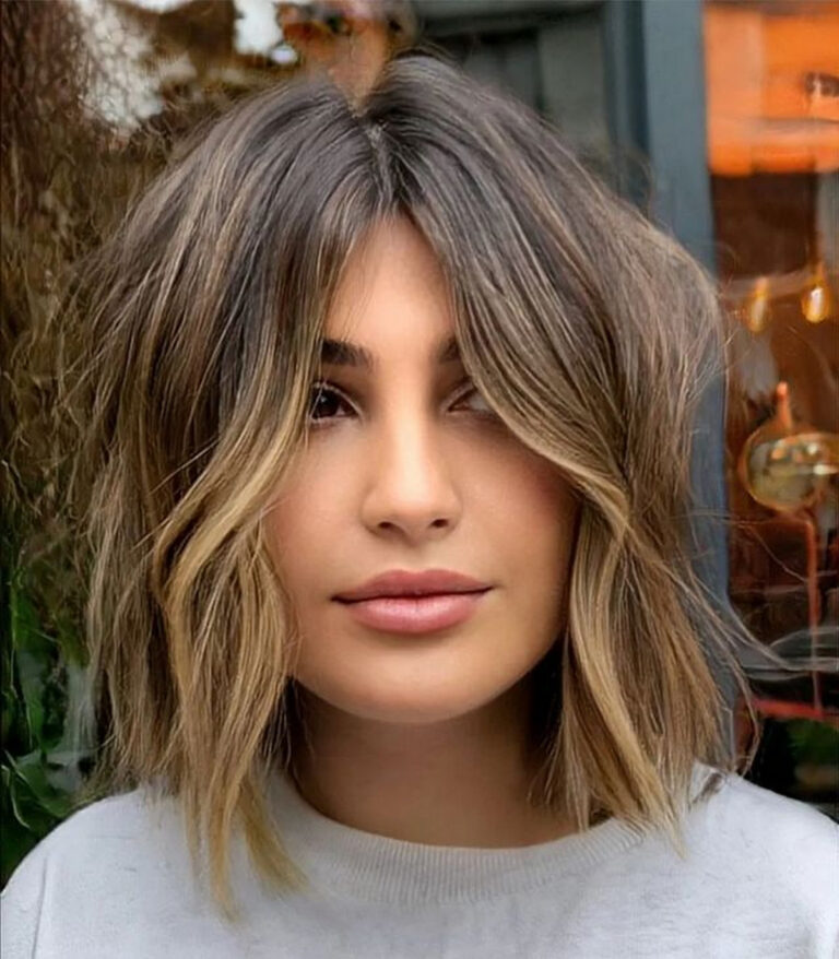 34 Short Hairstyles for Women with Thick Hair to Refresh Your Look ...