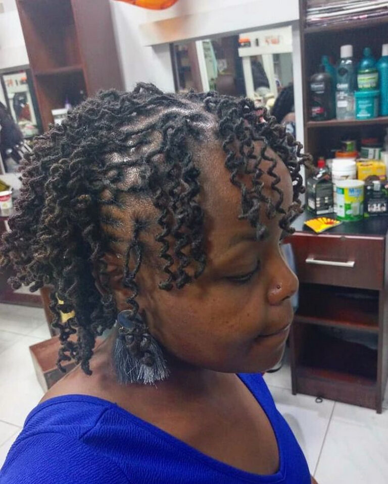 36 Short Dreads Hairstyles For Women of All Ages - Hood MWR