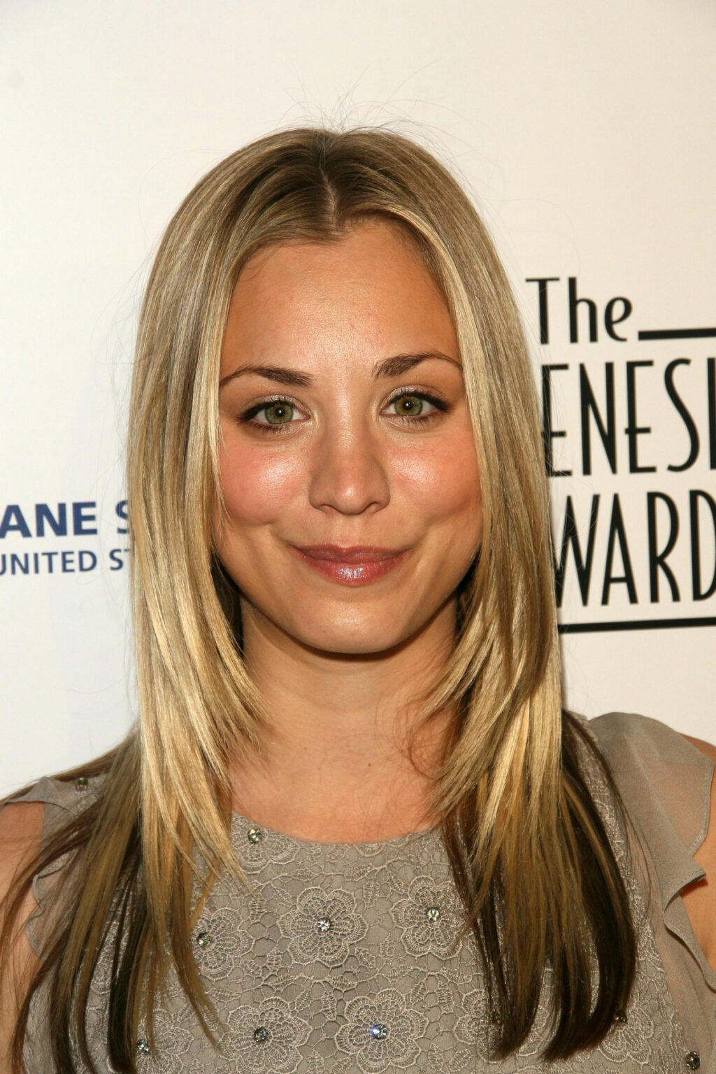 35 Glamorous Kaley Cuoco Hairstyles to Inspire Your Look - Hood MWR