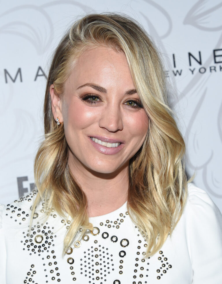 35 Glamorous Kaley Cuoco Hairstyles to Inspire Your Look - Hood MWR