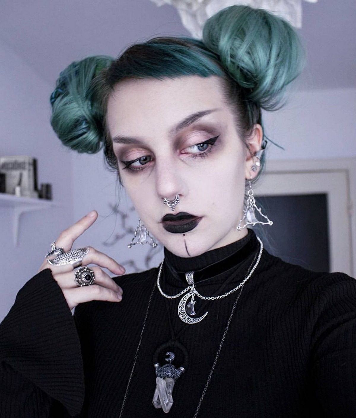 41 Mesmerizing Gothic Hairstyles: Unleash Your Dark Glamour - Hood MWR