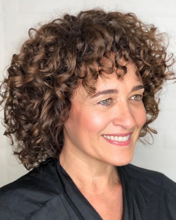 35 Medium Hairstyles For Women Over 50: Timeless Elegance - Hood MWR